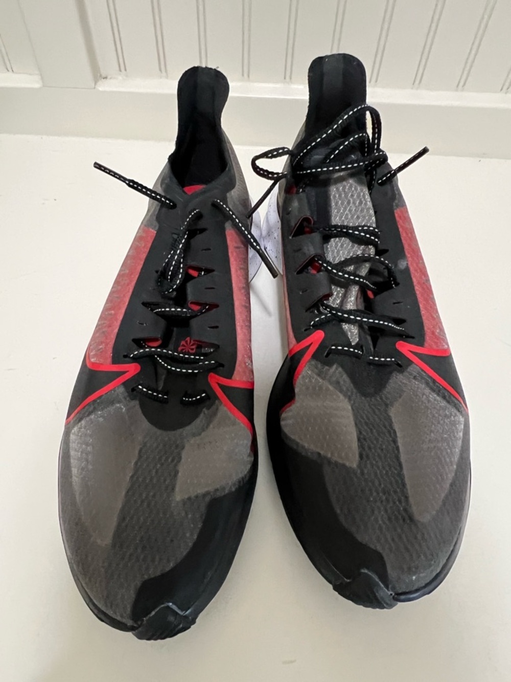 Nike Men's Black and Red Zoom Gravity Shoes